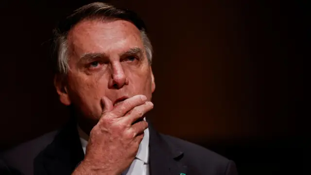 Bolsonaro se defende sobre ida a embaixada da Hungria: 'Não há preocupação  com prisão preventiva' - BBC News Brasil