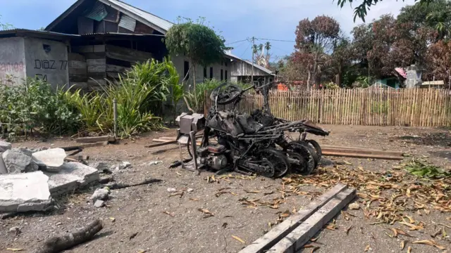 Bentrokan antarwarga dari dua desa Halmahera Tengah, Maluku Utara, pada Jumat (03/04) lalu, menyebabkan satu orang tewas, puluhan rumah terbakar, ratusan orang mengungsi, dan terhentinya aktivitas pendidikan. 