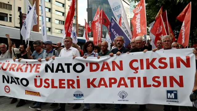 Başkente eylem yasakları öncesi düzenlenen NATO karşıtı eylemlerde “6. Filoyu unutma”, “NATO defol bu memleket bizim” gibi sloganlar öne çıktı. 