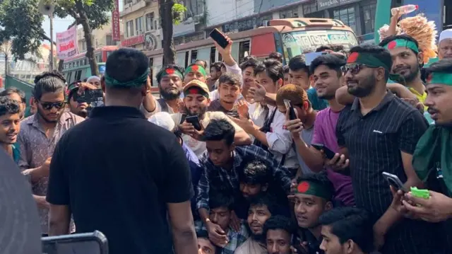 গুলিস্তান এলাকায় গণজমায়েত কর্মসূচি পালন করে বৈষম্যবিরোধী ছাত্র আন্দোলন