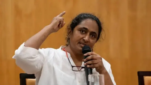 অ্যাক্টিভিস্ট কবিতা কৃষ্ণণ এই ঘটনার তীব্র নিন্দা করেছেন।