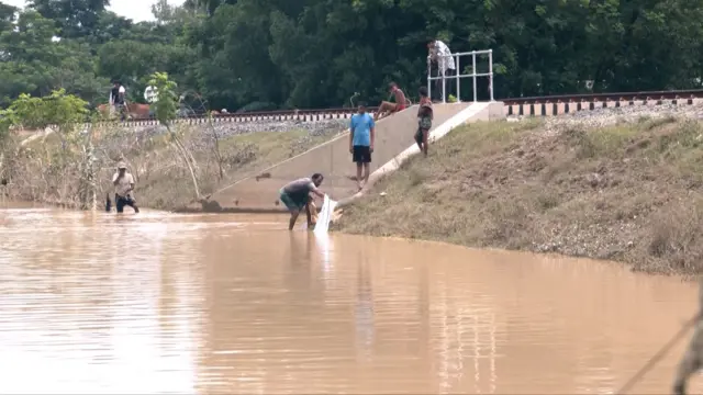 স্থানীয়রা বলছেন আরো বেশি এবং আরো প্রসস্ত কালভার্টের প্রয়োজনীয়তার কথা