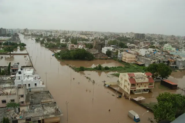 સુરત પૂર