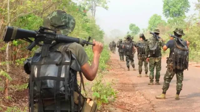 ကရင်နီမှာ တစ်လအတွင်း လေကြောင်းတိုက်ခိုက်မှု ၄၂ ကြိမ်ရှိ ၊ မယ်စဲ့မြို့မှာ တိုက်ပွဲပြင်းထန်
