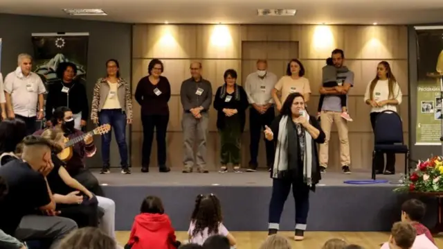 Activité artistique bahá'íe à Mogi Mirim (SP)