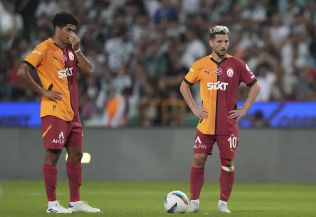 Yeni transfer Sara ve takımın deneyimli oyuncusu Mertens