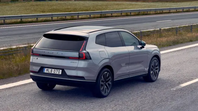 ولوو XC70 با یک باک پر و باتری شارژ شده تا ۱۲۰۰ کیلومتر حرکت میکند