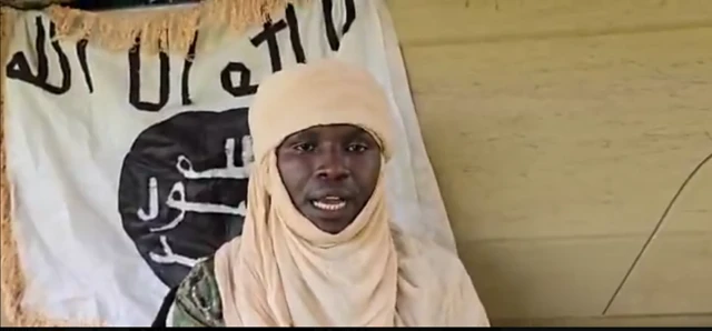 Le blocus imposé par le JNIM est une tentative visant à combiner pression militaire et perturbation économique.