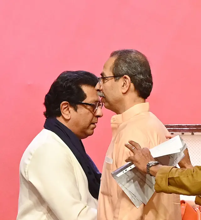 शिवसेनेचे दोन भाग होणं आणि मुंबईतील बरेचसे नगरसेवक एकनाथ शिंदेंकडे जाणं, या सगळ्याच्या पार्श्वभूमीवर उद्धव ठाकरे यांच्यासाठी ही अस्तित्वाचीच लढाई होती. 