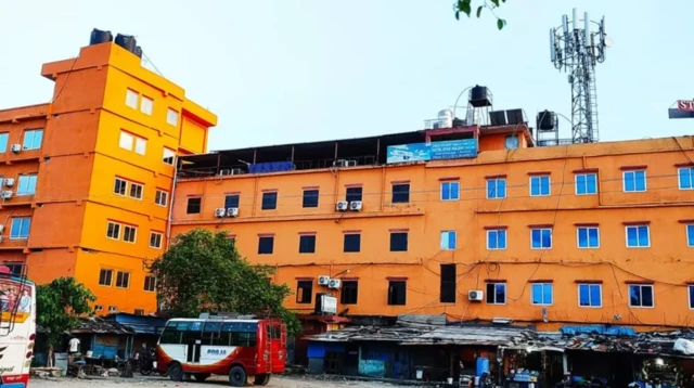 होलीडे स्टार होटल की तरह ही लुंबिनी के दूसरे कारोबार भी पर्यटन ना आने की वजह से प्रभावित हुए हैं