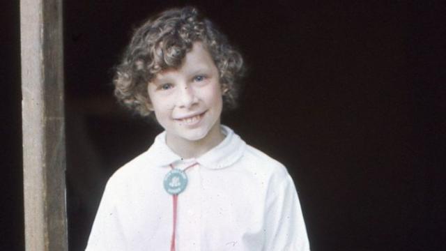 Donna Freed sorrindocasino online sin depositouma foto feita na infância dela