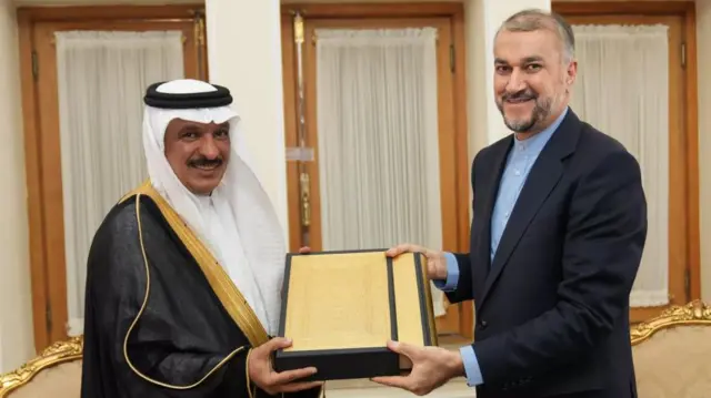  सऊदी अरब के राजदूत से ईरान के विदेश मंत्री ईरान के विदेश मंत्री एच आमिर अब्दोल्लाहिअन से मुलाकात 