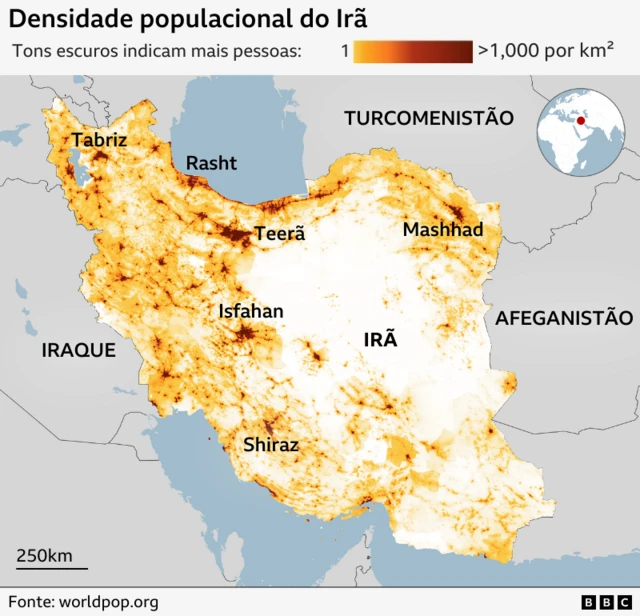 Mapa regional destaca o Irã em branco com seu nome em preto, mostrando Teerã no norte do país, com Tabriz e Rasht no noroeste, Mashhad no nordeste e Isfahan ao sul da capital. Shiraz, no sul, também está marcada. Os países vizinhos estão em cinza.