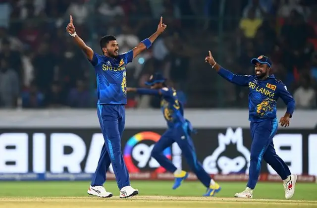 අද තරගයේදී ඩිල්ශාන් මධුෂංක හැර වෙනත් කිසිදු ලාංකික පන්දුයවන්නෙකුට පකිස්තාන පිතිකරුවන්ට අභියෝගයක් වීමට නොහැකි විය.