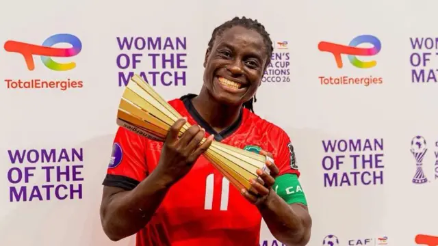 Tabitha Chawinga pose wit her Woman of di Match award afta she score two goals wit beta performance against Algeria for Wafcon semi-final.