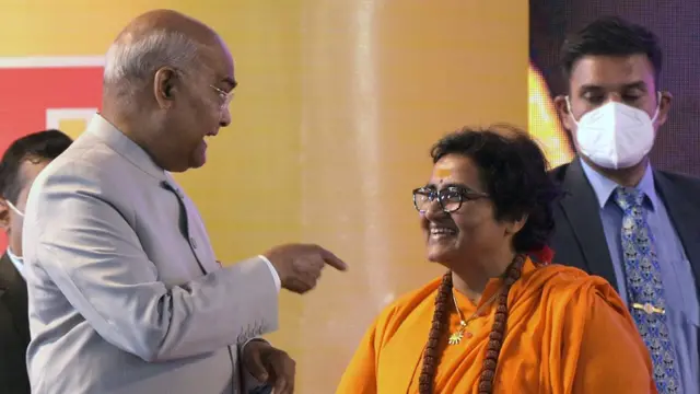 पूर्व राष्ट्रपति रामनाथ कोविंद के साथ प्रज्ञा ठाकुर