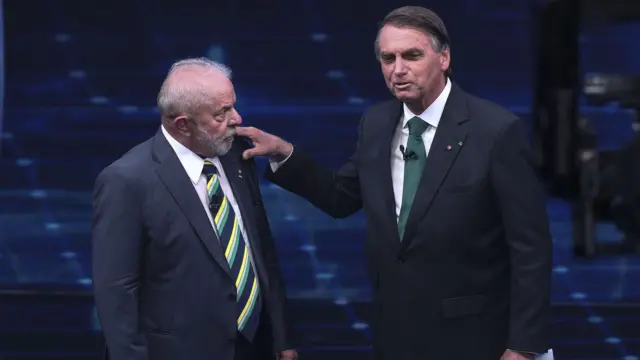 Lula e Jair Bolsonaro em debate presidencial em 2022
