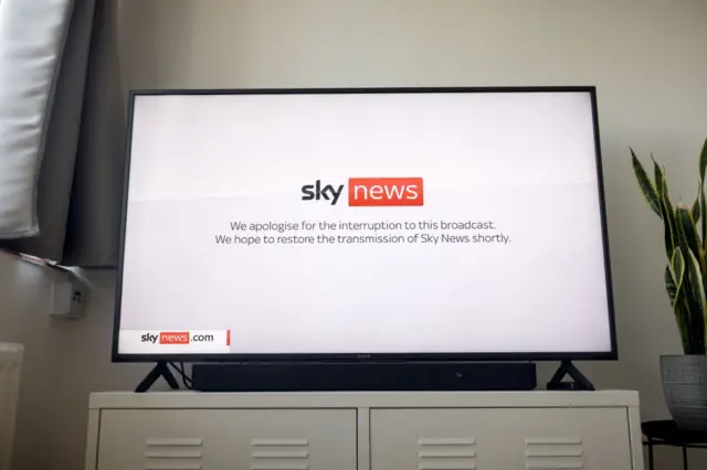 İngiltere'nin önde gelen TV kanallarından Sky yayınları da etkilendi