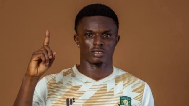 Foto of Dominic Frimpong wey wear jersey