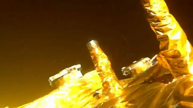 आदित्य एल 1 ने काढलेल्या सेल्फीत दिसणारं सोनेरी आवरण 