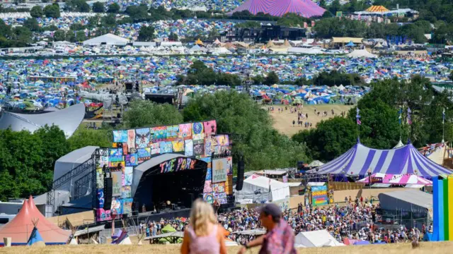 洋書 THE GLASTONBURY FESTIVALS 洋書 THE GLASTONBURY FESTIVALS 洋書 THE GLASTONBURY