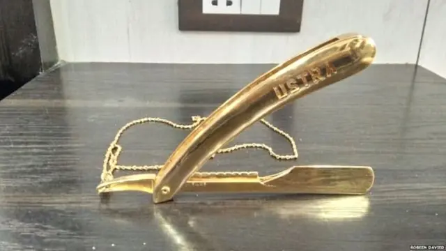 हाच तो सोन्याचा वस्तरा