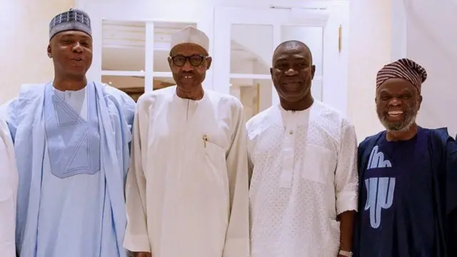 Ààrẹ Buhari, Ààrẹ iléègbìmọ̀ aṣòfin àgbà Sẹ́nétọ̀ Bùkọ́lá Sàràkí pẹ́lú àwọn aṣòfin kan