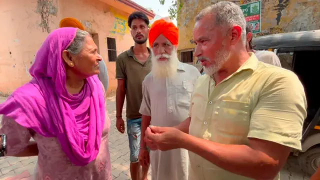 ਪਿੰਡ ਵਾਸੀ 