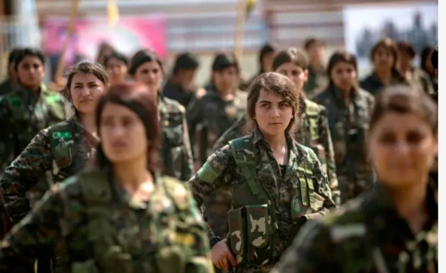 2017 yılında Haseke'de eğitim gören Kadın Savunma Birlikleri (YPJ) mensupları
