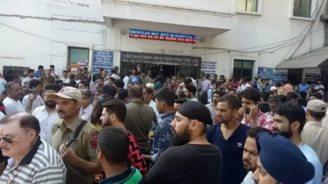 மருத்துவமனையில் கூடிய பெருங்கூட்டம்