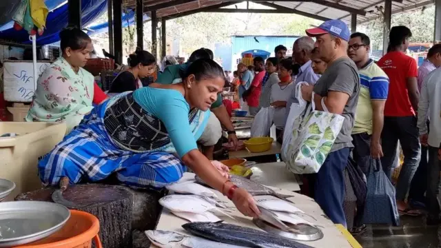 मछली बेचने वाली एक महिला