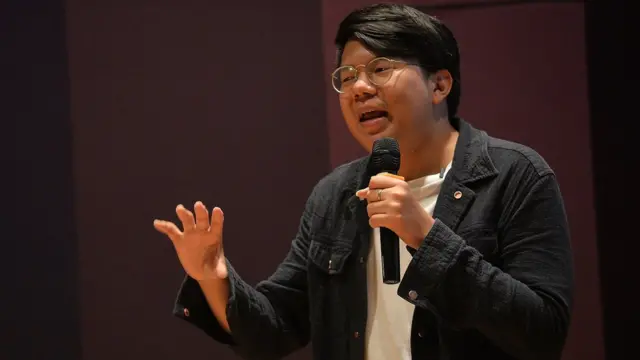 นักรบ มูลมานัส กราฟิกดีไซเนอร์อิสระ-ศิลปินภาพคอลลาจ วัย 27 ปี