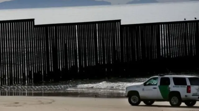 آمریکا و مکزیک بیش از ۳۰۰۰ کیلومتر مرز مشترک دارند