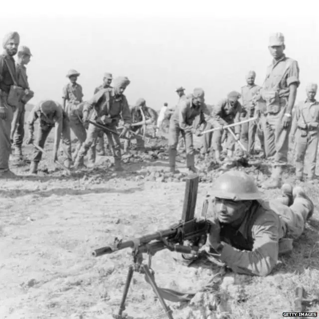 ਪੂਰਬੀ ਪਾਕਿਸਤਾਨ ਨੂੰ ਮੁਕਤ ਕਰਵਾਉਣ ਦੀ ਮੁਹਿੰਮ ਸ਼ੁਰੂ ਕਰਦੇ ਭਾਰਤੀ ਫੌਜੀ