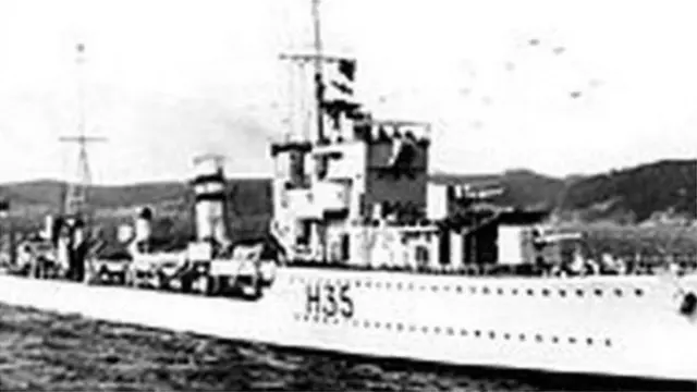 The aircraft carrier HMS Hunter