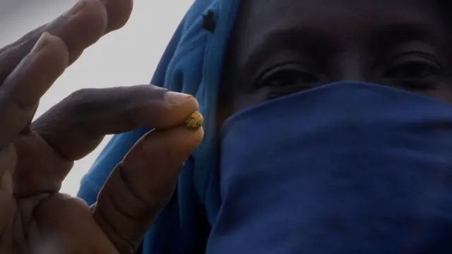 Mu buryo butemewe n'amategeko, bakoresha ubumara bwangiriza agataka.