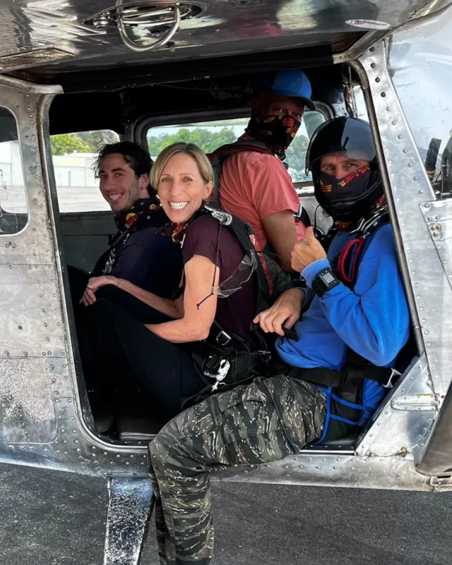 İlk paraşütlə tullanma sınağına hazırlıq