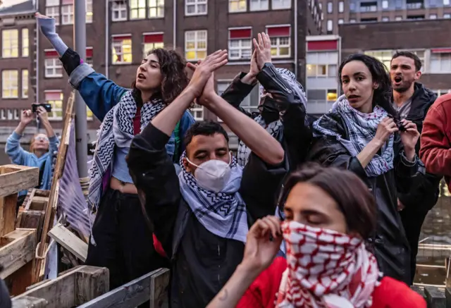 دانشجویان دانشگاهی در آمستردام