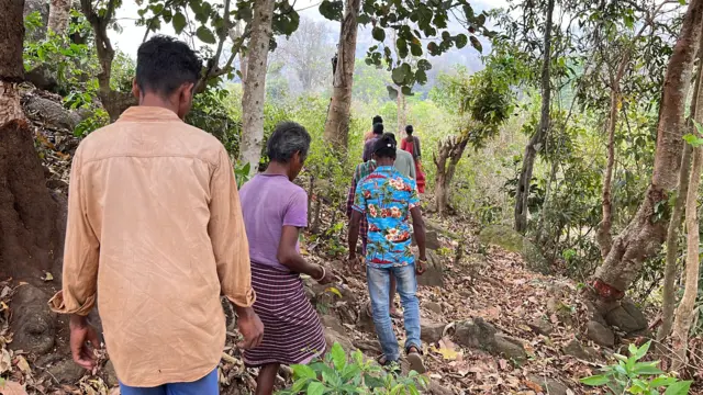 కొండెక్కుతున్న దృశ్యాలు