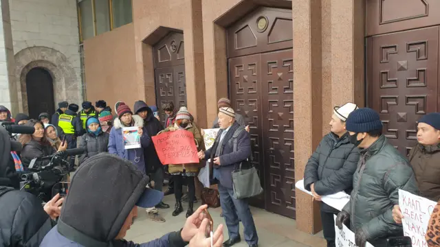 Жарандык активисттер Кыргызстан ЖККУнун алкагында Казакстанга тынчтык орнотуу үчүн аскерлерин жибербеши керек деген талап коюуда.