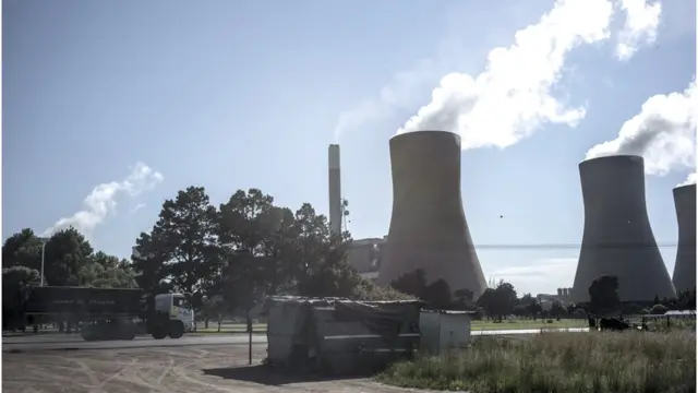 अपने परमाणु हथियारों को नष्ट करने वाला दक्षिण अफ्रीका एकमात्र देश है