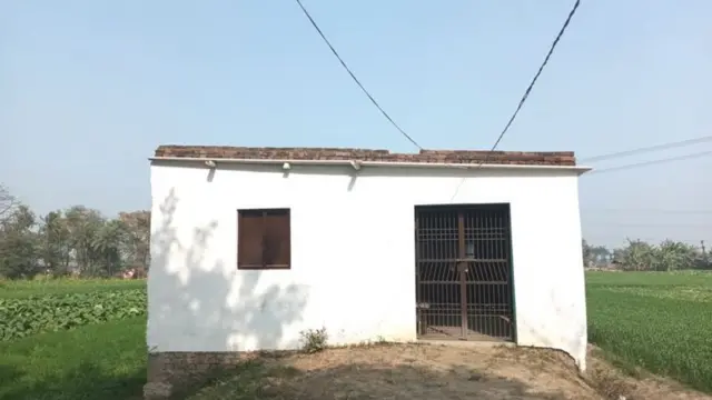 शेतात बनवण्यात आलेलं शुभकांत क्लिनिक, जिथं सुनीता यांचं ऑपरेशन झालं.