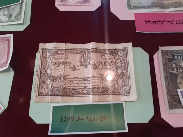 په افغانستان کې ونډۍ د مالي را کړې ورکړې، تر ټولو پخوانی سیستم دی چې د عصري نړۍ بانکوالۍ تر څنګ فعالیت کوي.