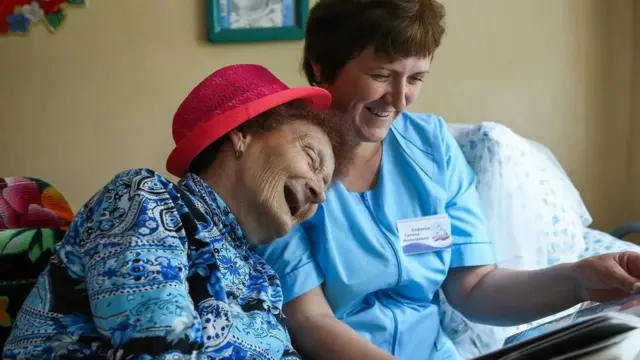 隨著全球人口老化,老年家居護理的需求增加,提供家居護理的服務會變得更為普遍。