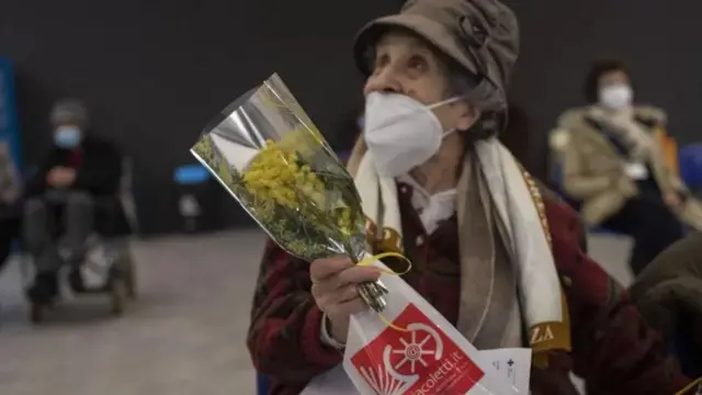 इटलीत या दिवशी महिलांना मीमोसाची फुलं दिली जातात 