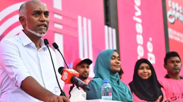 चुनाव प्रचार करते मुहम्मद मुइज़्ज़ू