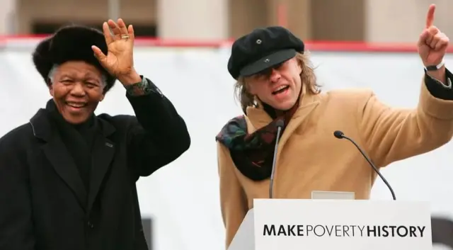 Nelson Mandela lors d'un rassemblement "Abolissons la pauvreté" en 2005