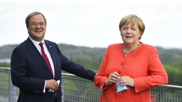laschet ve merkel