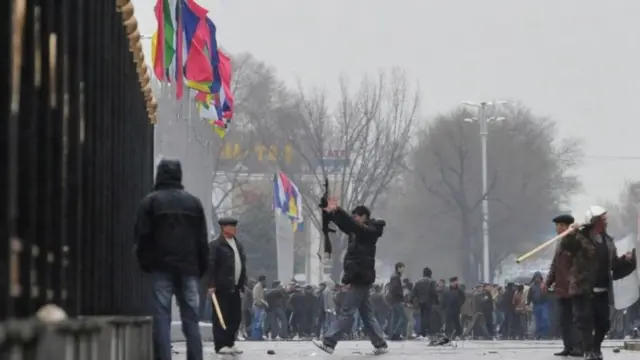 Апрель окуясы