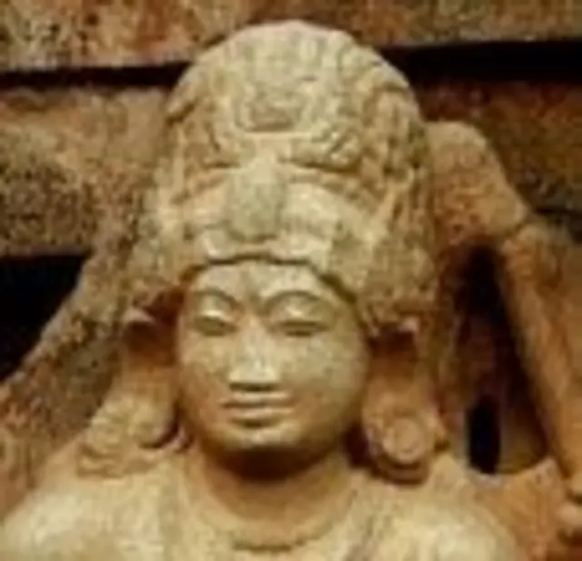 கொள்ளிட ஆற்றில் வடபுற தடத்தில் உள்ள அணைக்கரை, வேம்புக்குடி வாசல் பகுதியில் நீரியல் பண்புகளான நீரோட்டம்,நீரோட்ட வேகம், மற்றும் ஆற்றின் போக்கு அடிப்படையிலும் இயற்கையானது ஆகும். தென்புறத் தடம் அதன் அமைப்பின் அடிப்படையில் செயற்கையாகவே உருவாக்கப்பட்டுள்ளது என்பதை மண் அடுக்குகள் ஆய்வின் மூலம் தெரிந்து கொள்ள முடிகிறது. கொள்ளிடத்தின் மீது மனித ஆற்றல் ஆதிக்கம் செலுத்தியுள்ளது இதன் மூலம் தெளிவாக அறிய முடியும் . நீரியல் தன்மையை தளர்த்தி நீர் நிலையியல் தன்மை புகுத்தப்பட்டுள்ளது உறுதிப்படுத்தப்படுகிறது. அந்த ஆதிக்கத்தை செலுத்தியது ராஜேந்திர சோழன் என்பதால் தான் கொள்ளிடம் ராஜேந்திர சோழ பேராறு என அழைக்கப்படுகிறது . அந்த இடத்தில் மரக்கலன்களுக்கு ஆற்றுத் துறையை உருவாக்கி நீர் வழித்தடத்தில் கூடுதல் வசதியை மேம்படுத்தியதே இதற்கு காரணம் வணிக நகரமாக அமைக்கப்பட்டு உருவாக்கப்பட்ட இடத்தில் கடற்பயணத்திற்கு ஏதுவான உள்நாட்டு நீர் வழித்தடமும் அமைக்கப்பட்டு அது நிலவழி பெருவழிகளோடு இணைக்கப்பட்டிருக்கிறது. இவ்வாறு ராஜேந்திர சோழன் கங்கைகொண்ட சோழபுரத்தை தலைநகராக மாற்றியதுடன் மக்களின் பொருளாதாரம் மேன்மை பெறுவதற்கும் படைகள் போர்களுக்கு சென்று வர நிலவழி மற்றும் நீர் வழித்தடங்களை நேர்த்தியாக உருவாக்கியதை மண் ஆய்வுகளுடனும் தெளிவாக பொறியாளர் கோமகன் விவரித்து முடித்தார்.